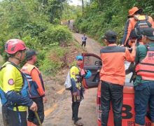 Seorang Anak Hilang Terbawa Arus Sungai di Tasikmalaya, Tim SAR Gabungan Lakukan Pencarian - JPNN.com