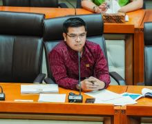 Legislator PDIP Sebut Bandara Buleleng Bakal Memperberat 'Overtourism' di Bali - JPNN.com