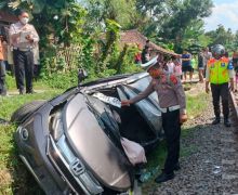 Mobil Tertabrak Kereta Api di Lebak, Lihat Kondisinya - JPNN.com