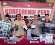 Polda Sumsel Gerebek Home Industry Narkoba Sintetis Cair di Palembang, Ringkus 2 Tersangka - JPNN.com