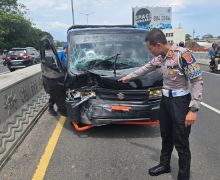 Pikap Tabrak Honda Brio di Flyover Pasopati Bandung, Begini Kronologi Kecelakaan - JPNN.com