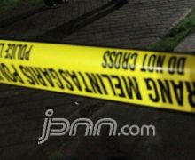 Mobil Perwira TNI jadi Korban Pelemparan Batu dari Atas JPO - JPNN.com