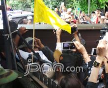 Tiba di Rumah Duka, Jenazah AK Langsung Dimandikan Lagi - JPNN.com