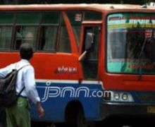 Sandi Bakal Tertibkan Metromini Ngebul - JPNN.com