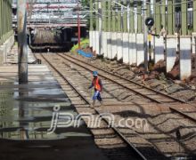 Kereta Perawatan Jalan Rel Anjlok - JPNN.com