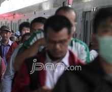 Sopir Angkot Keluhkan Keberadaan KRL Bekasi-Cikarang - JPNN.com