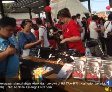 Baju dan Buku Ahok Dijual saat Perayaan Ulang Tahun di Kalijodo - JPNN.com