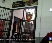 Kasih Minyak Angin di Perut Siswi, Pak Guru Ditangkap Polisi - JPNN.com