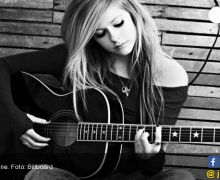 Avril Lavigne Batalkan Tur ke Asia Gegara Virus Corona - JPNN.com