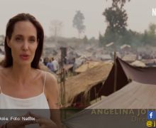 Angelina Jolie dan 7 Artis Hollywood Ini Ikut merayakan Waisak - JPNN.com