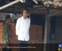 Jadi Imam Salat, Pak Jokowi: Apa sih yang Diramaikan? - JPNN.com