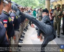 Kronologis Tendangan Maut Wali Kota Mataram ke Satpol PP - JPNN.com