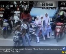 Hahahaa Rasain! Malu Terpantau CCTV, Cek Videonya - JPNN.com