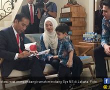 Ketika Presiden Jokowi Takziah ke Rumah Mendiang Sys NS - JPNN.com
