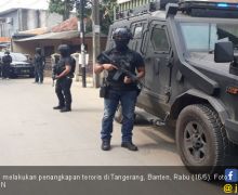 Polisi Sita Bendera ISIS dari Rumah Teroris di Tangerang - JPNN.com