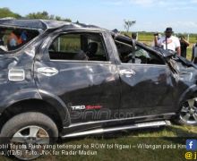 Mobil Terlempar dari Tol Ngawi – Wilangan, Remuk - JPNN.com