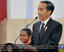 Dialog Presiden Jokowi dan Joni Si Pemanjat Tiang Bendera - JPNN.com