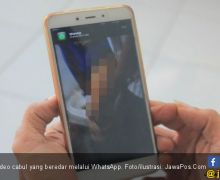 Waduh, Siapa Ini Bercinta di Mobil Sambil Bikin Videonya? - JPNN.com