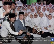 Pengamat: Ada yang Ingin Jauhkan Jokowi dari Umat Islam - JPNN.com