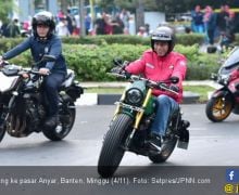 Biar Gak Penasaran, Nih Helm Jokowi Saat Riding ke Pasar - JPNN.com