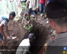 Sang Ibu Minta Makam Vicky Dibongkar Lagi - JPNN.com