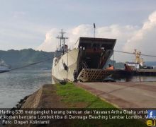 KRI Teluk Hading Angkut Bantuan untuk Korban Bencana Lombok - JPNN.com