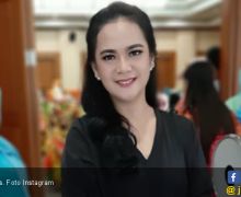 Shezy Idris Kesal Anak Dijadikan Barang Bukti di Pengadilan Oleh Suami - JPNN.com