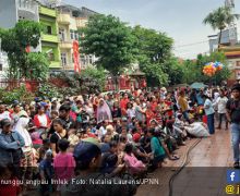 Imlek, Ratusan Warga Berjubel Depan Klenteng Minta Angpau ke Umat Buddha - JPNN.com