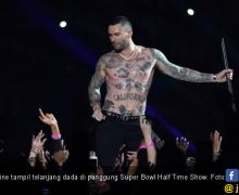 Aksi Pamer Bodi Adam Levine di Super Bowl Jadi Sorotan - JPNN.com