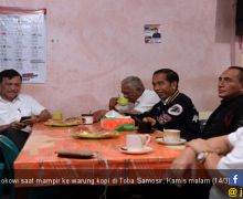 Jokowi Diserbu Emak-Emak saat Minum Kopi Partungkoan - JPNN.com