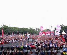 Kampanye Terbuka di Banyuwangi, Jokowi Pamer Bandara Sampai Pabrik Kereta - JPNN.com
