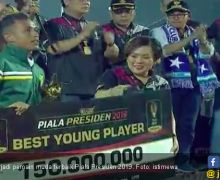 Jadi Pemain Muda Terbaik Piala Presiden 2019, Irfan Jaya: Semoga Bisa Lebih Baik Lagi - JPNN.com