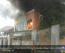 Ruko Dua Lantai di Bogor Terbakar - JPNN.com