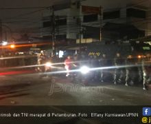 Ratusan Anggota Brimob dan TNI Kembali Merapat ke Petamburan - JPNN.com