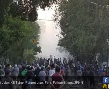 Bentrok Massa dengan Polisi di Jalan KS Tubun Kembali Terjadi Jelang Buka Puasa - JPNN.com