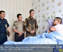 Dijenguk Utusan Jokowi, Polisi Korban Kerusuhan 22 Mei Ada yang Minta Sepeda - JPNN.com