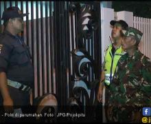 Jaga Keamanan Libur Lebaran, TNI - Polri Patroli di Kawasan Perumahan Mewah - JPNN.com
