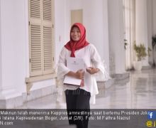 Usai Bertemu Jokowi, Baiq Nuril: Beliau Tanya Saya Masih Bekerja atau Berhenti - JPNN.com