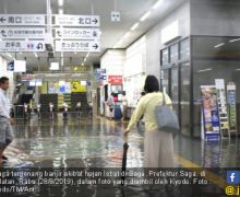 Hujan Deras dan Banjir, Mobil Berpenumpang Perempuan itu Hanyut - JPNN.com