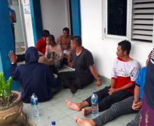 Kapal Terbalik Dihantam Ombak Besar, Puluhan Siswa Terlempar ke Laut - JPNN.com