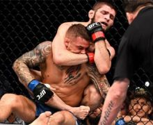 Khabib Nurmagomedov atau Jon Jones, Siapa yang Pantas jadi Petarung Terbaik Sepanjang Masa? - JPNN.com