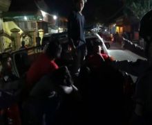 Gerombolan Pemuda Kaget Digerebek Pasukan Bersenjata di Pos Kamling - JPNN.com