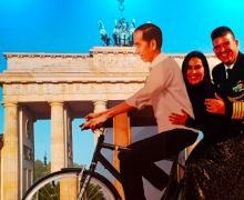 Eh Ada Sepeda Jokowi di Brandenburger Tor Berlin - JPNN.com