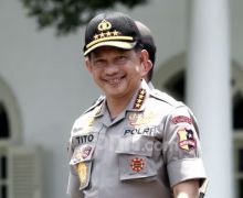 Presiden Jokowi Berhentikan Tito Karnavian dari Jabatan Kapolri - JPNN.com