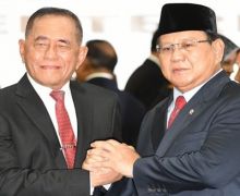 Prabowo kepada Ryamizard: Old Soldiers Never Die And They Never Fade Away - JPNN.com