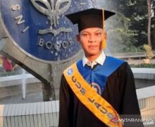 Mas Boby jadi Wisudawan Terbaik IPB, Cum Laude, Kisahnya Mengharukan - JPNN.com