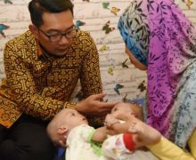 Ridwan Kamil Jenguk Bayi Kembar Siam di Bekasi - JPNN.com