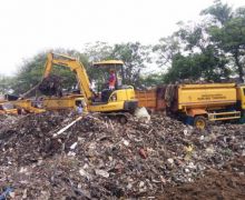 Timbunan Sampah di Sungai Cisadane Diduga dari Perumahan di Jakarta - JPNN.com