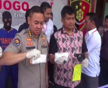 Sekali Operasi, Polisi Sikat Pengedar Ribuan Obat Terlarang dan Senpi Rakitan - JPNN.com