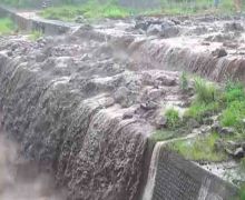 Banjir Lahar Dingin Gunung Semeru Ngeri-ngeri Sedap Tetapi Menguntungkan Penambang - JPNN.com